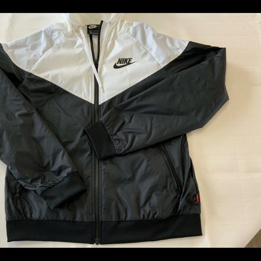 Nike Windrunner Jacket Black White Size Small